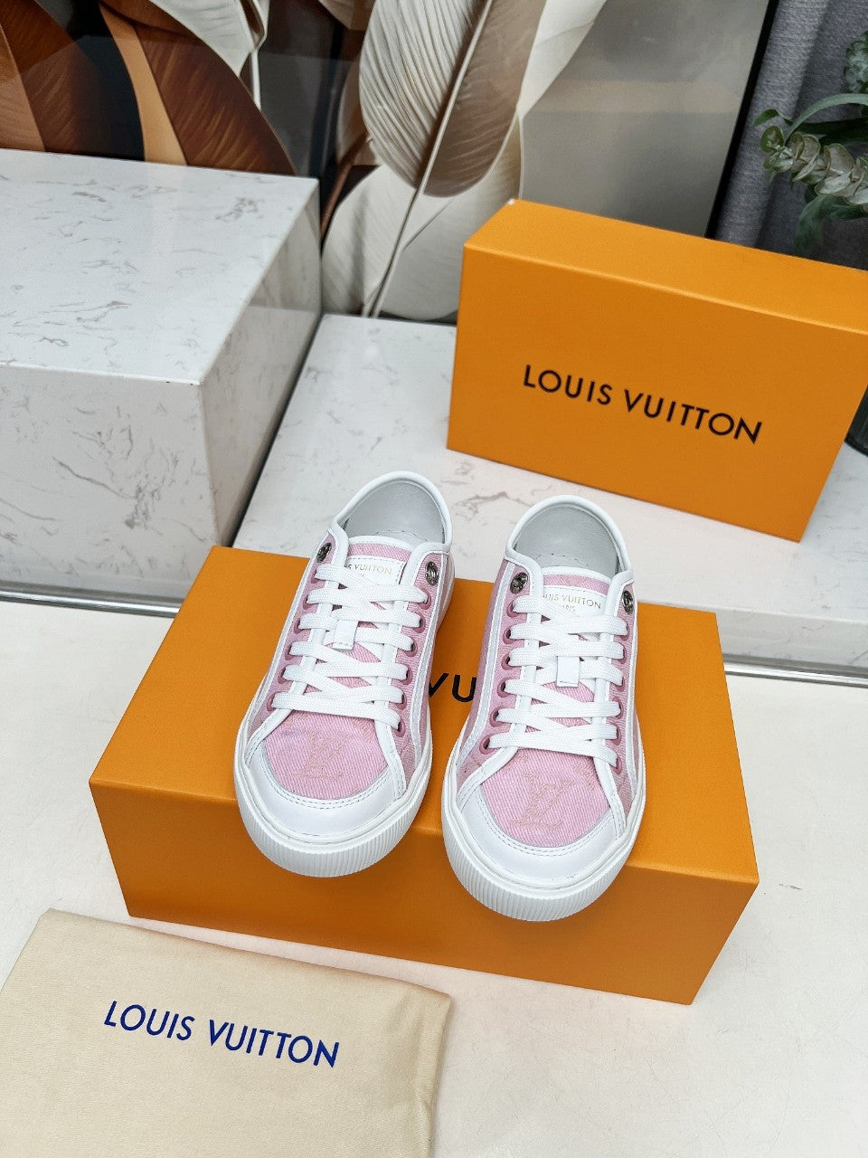 Louis Vuitton sneakers pink