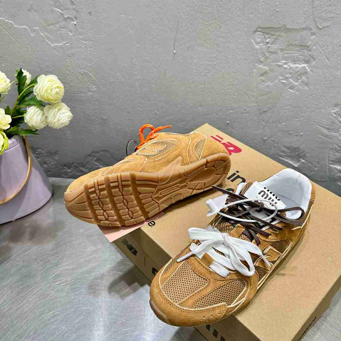 Miu Miu * New Balance sneakers brown