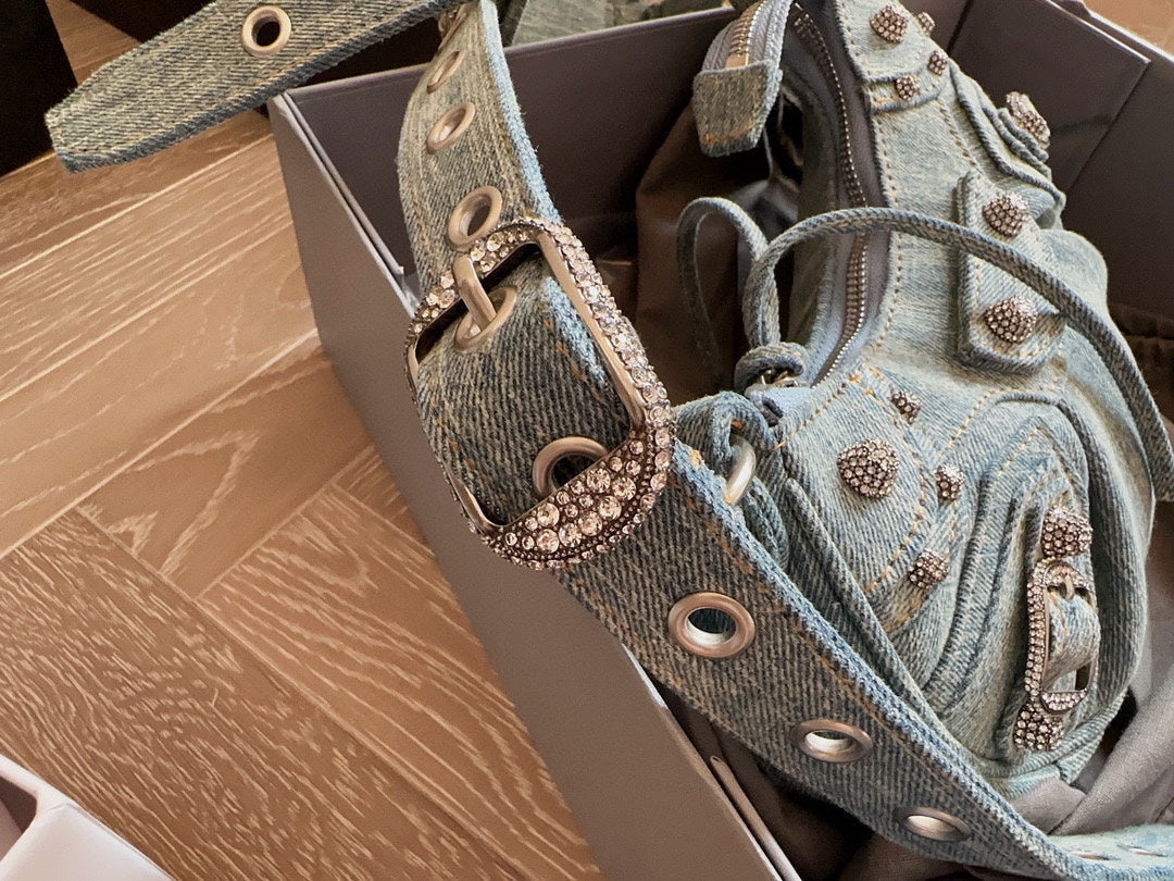 Balenciaga Le Cagole Shoulder Bag