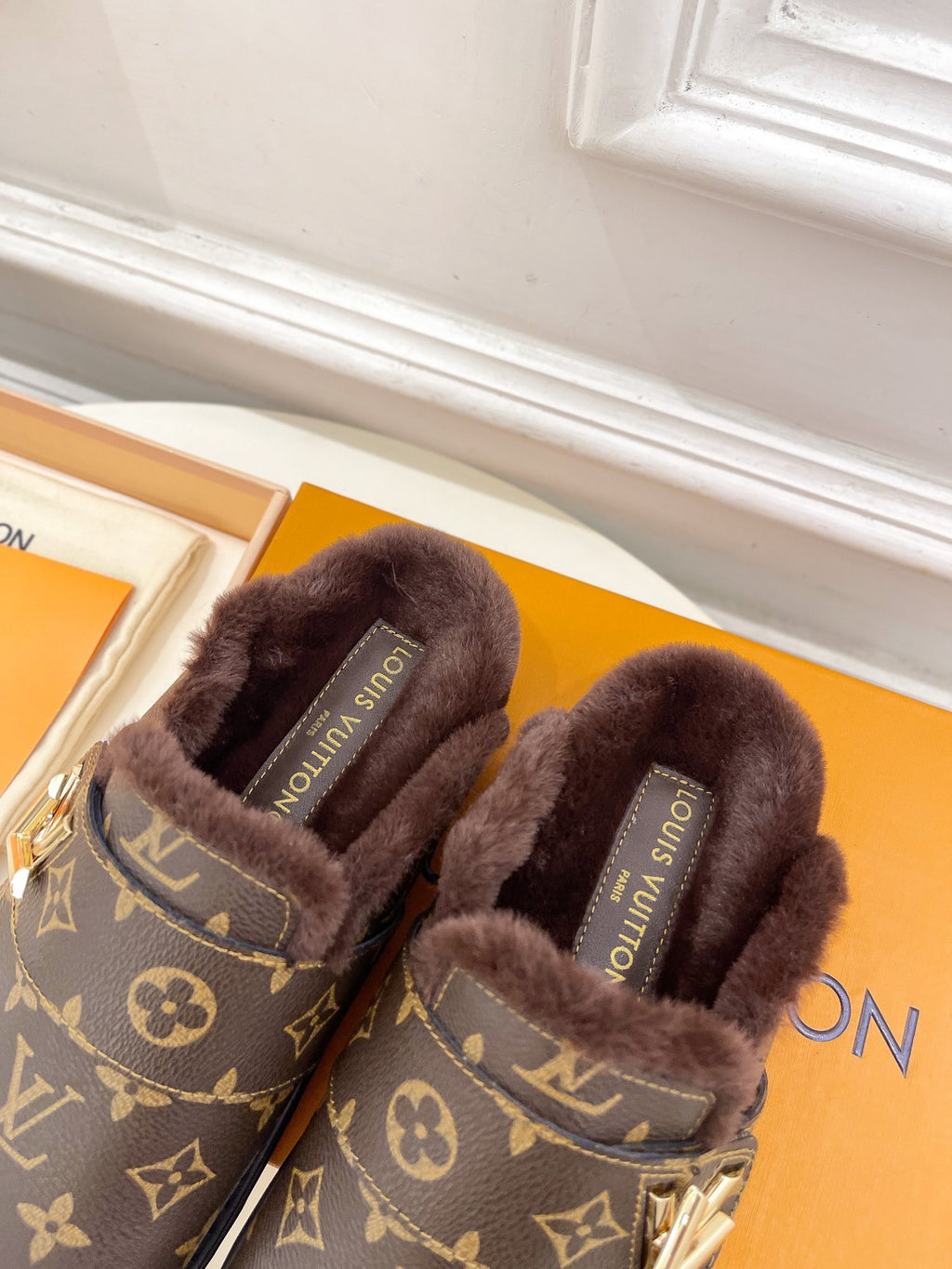 Papuci Louis Vuitton