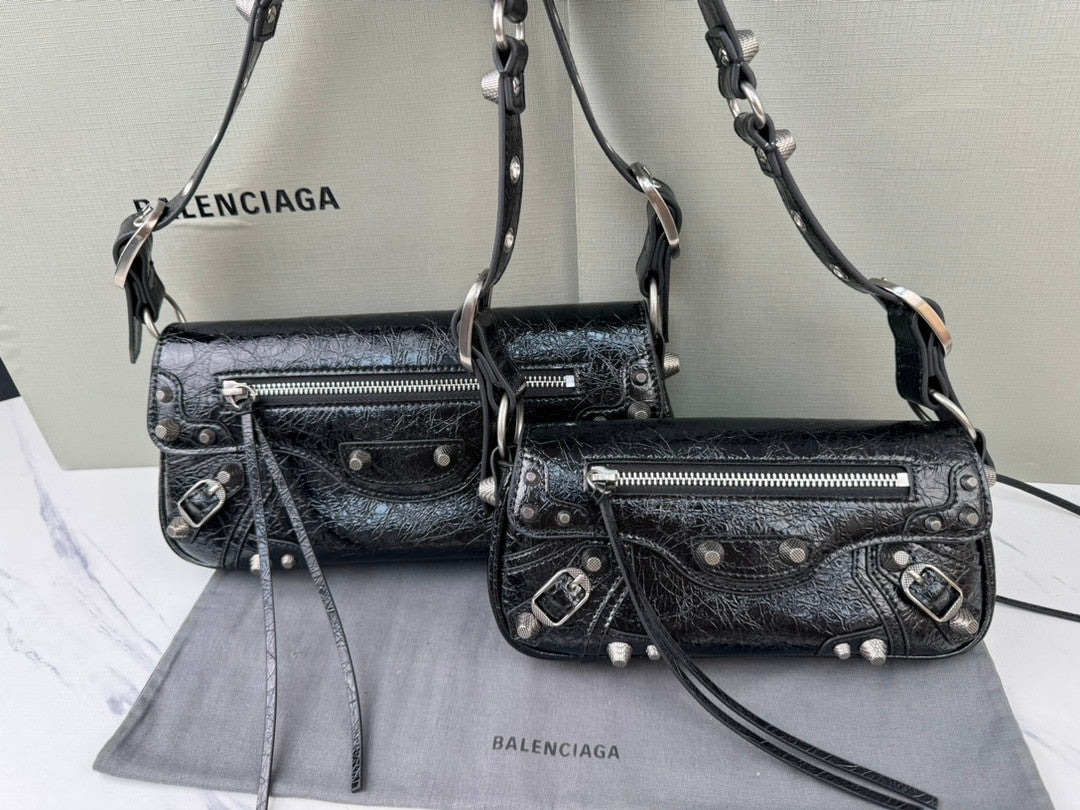 Le Cagole Sing Bag in BLACK